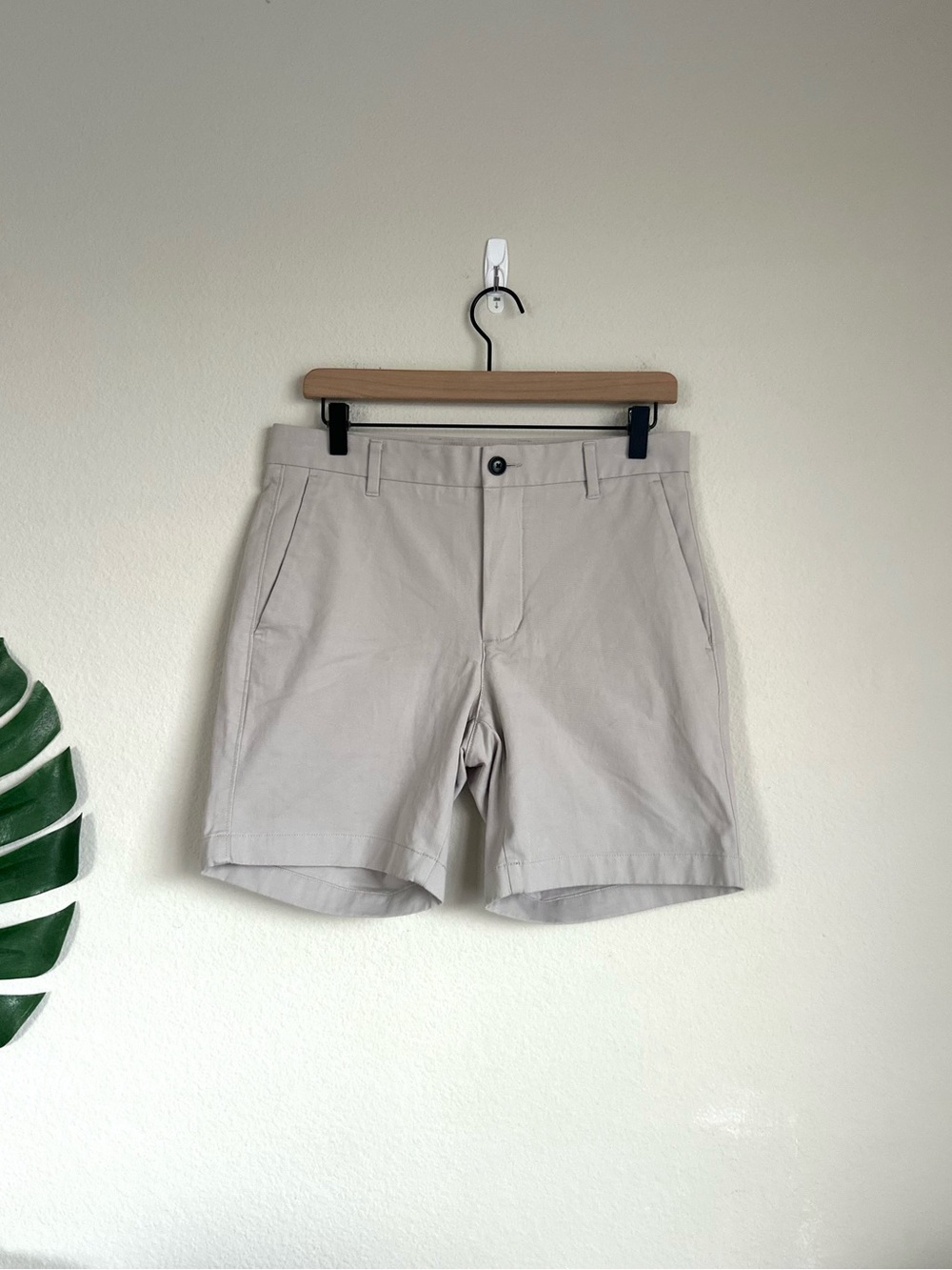 Everlane Uniform Men’s Slim Fit Khaki Performance Chino Shorts